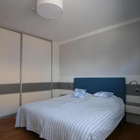 P2 - Am Apartment *